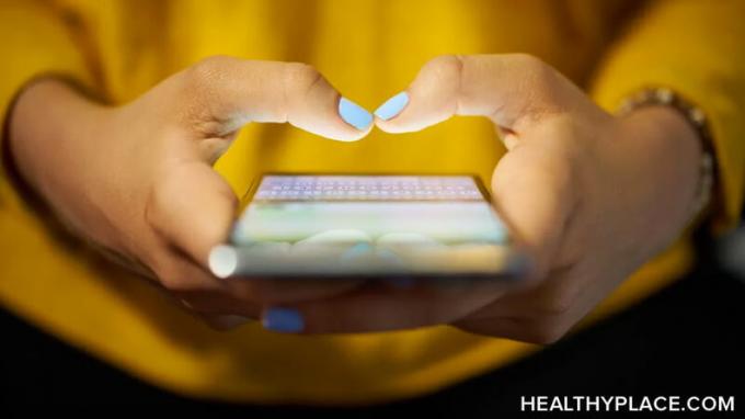 Smartphony môžu spôsobiť naše duševné zdravie, ale zníženie času na obrazovke môže znížiť stres a vytvoriť viac blaženosti. Jej spôsob, ako obmedziť používanie smartfónov.