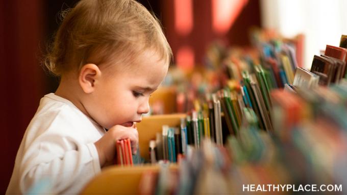 Poruchy učenia sa u detí sa môžu prejaviť skoro. Získajte dôveryhodné informácie o prvých príznakoch porúch učenia sa detí na stránkach HealthyPlace.
