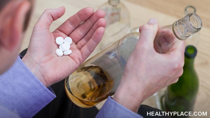Antidepresíva a alkohol sú nebezpečnou zmesou. Keď sa zmiešajú antidepresíva vrátane sertralínu (Zoloft) a alkoholu, depresia sa zhoršuje.
