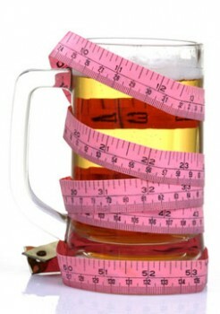 Drunkorexia má umožniť nadmerné pitie bez prírastku na váhe. Avšak obmedzené stravovanie a konzumácia alkoholu sú nebezpečné a neúčinné.