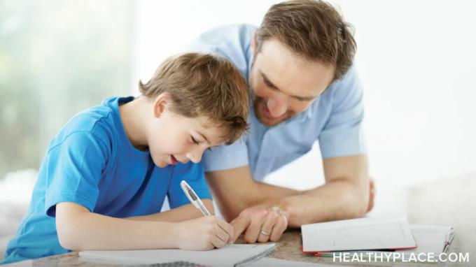 ADHD môže ovplyvniť úspech vášho dieťaťa v škole. Symptómy ADHD, nepozornosť, impulzívnosť a hyperaktivita sa dostávajú do prekážky pri učení. Objavte, ako môžu rodičia pomôcť dieťaťu s ADHD.