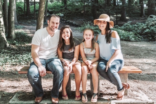 Jeff nebol nikdy šťastnejší ako obklopený svojou úžasnou rodinou. Zobrazené tu s dcérami Jaelyn a Aubrey a manželkou Jasmine. 
