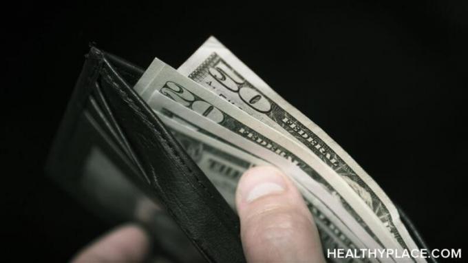 Mnoho ľudí má obavy z peňazí - ak máte úzkostnú poruchu, môže to byť strašne ťažké. Porovnávam úzkosť nad peniazmi s hromadením na HealthyPlace.