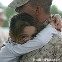 Deti veteránov s bojom proti PTSD môžu tiež trpieť príznakmi PTSD. Účinky boja proti PTSD na deti sa môžu pohybovať od úzkosti po stiahnutie.
