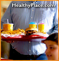 Kompulzívne prejedanie - prečo sa ľudia zapájajú do nutkavého prejedania sa, nadmerného jedenia a diéty, chudnutia a liečby dostupnej na liečbu prejedania. Prepis konferencie.