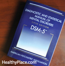 V DSM existujú štyri typy príznakov PTSD, ale chýbajú v DSM-5 príznaky PTSD? Vyskúšajte ďalšie príznaky, ktoré majú ľudia so skúsenosťou s PTSD.