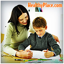 Pre dieťa s ADHD môže byť zložité robiť domáce úlohy. Naučte sa, ako pomôcť dieťaťu s ADHD pri domácich úlohách pomocou týchto 6 jednoduchých krokov.